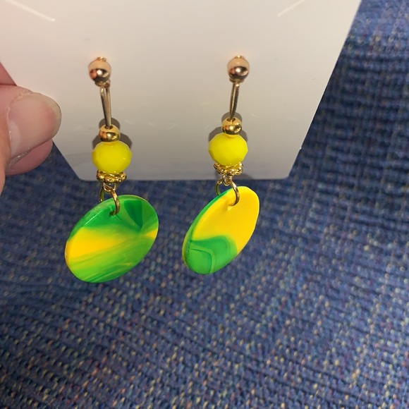 Oregon Ducks 🦆 Themed Handcrafted Earrings - Picture 7 of 8